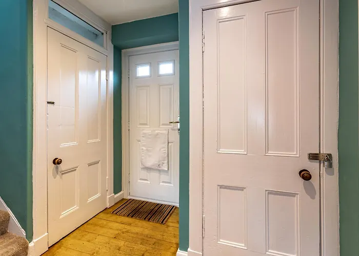 Mid Row Cottage